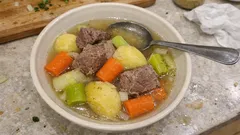 Pot-au-feu traditionnel : quel vin choisir pour un accord simple et vraiment harmonieux ?