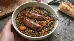 Saucisses aux lentilles en cocotte : la cuisson douce pour un plat bien fondant